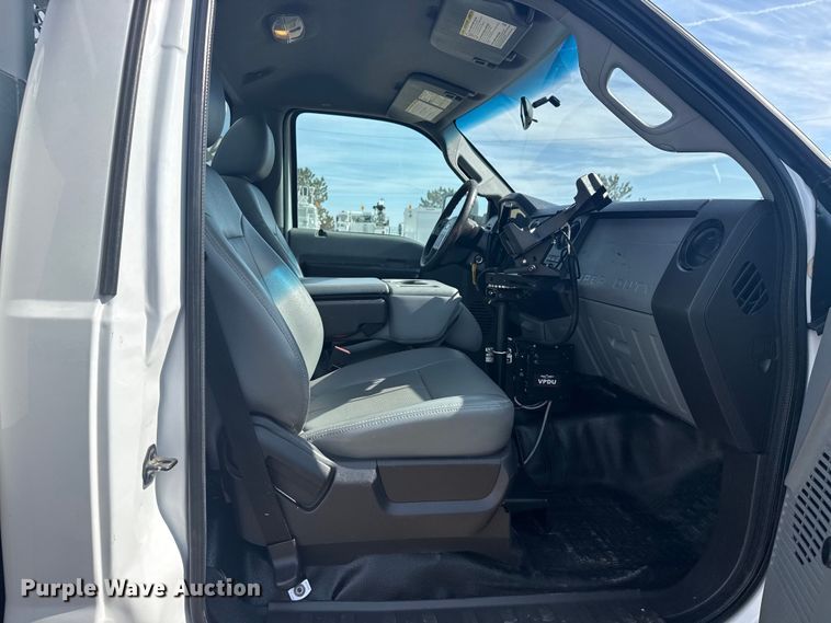 image for item EG2084 2012 Ford F-550 Super Duty utility / service truck