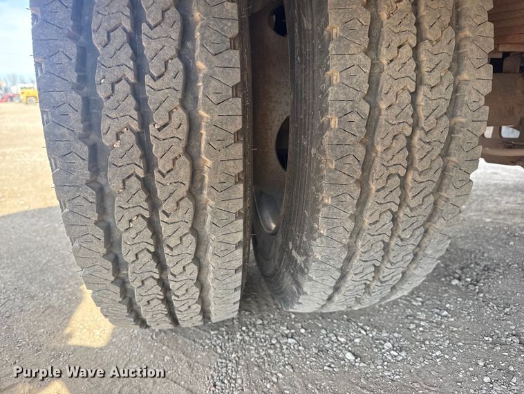 image for item EG2084 2012 Ford F-550 Super Duty utility / service truck