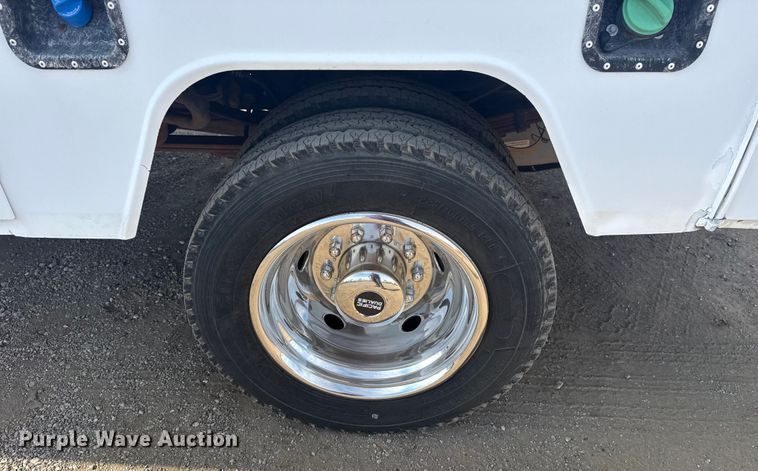 image for item EG2084 2012 Ford F-550 Super Duty utility / service truck