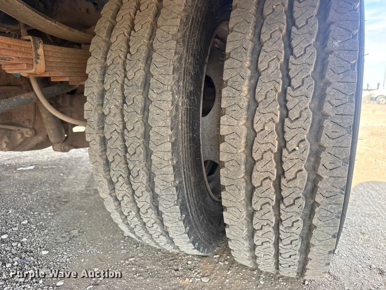 image for item EG2084 2012 Ford F-550 Super Duty utility / service truck