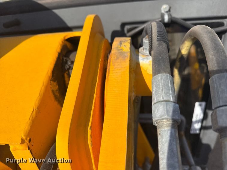 image for item EG2085 1995 JCB 210S backhoe