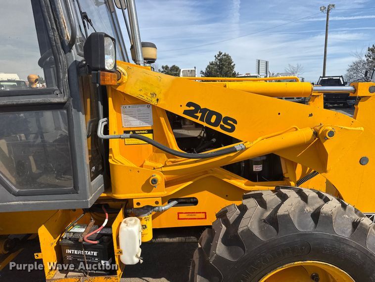 image for item EG2085 1995 JCB 210S backhoe