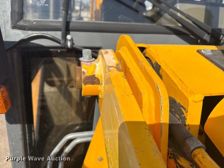 image for item EG2085 1995 JCB 210S backhoe