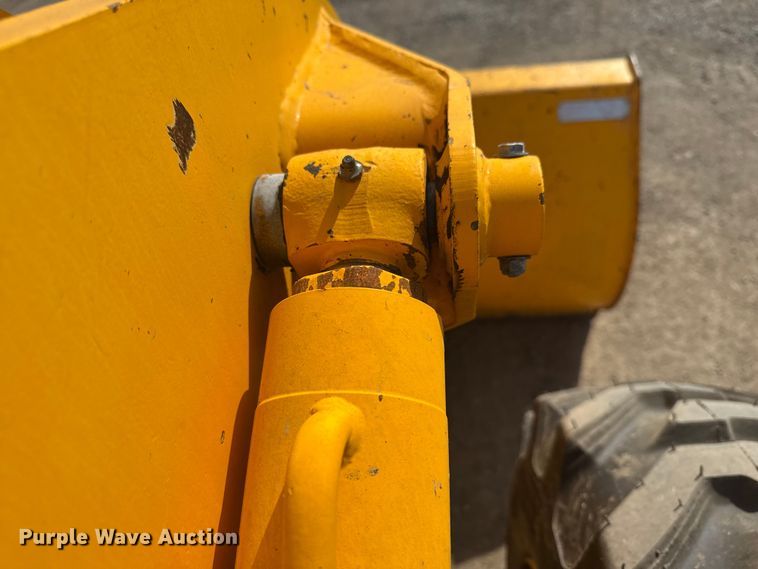 image for item EG2085 1995 JCB 210S backhoe