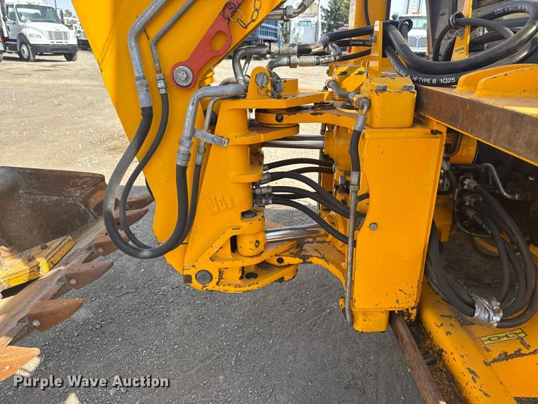 image for item EG2085 1995 JCB 210S backhoe