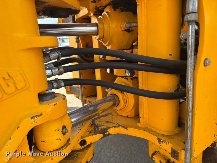 image for item EG2085 1995 JCB 210S backhoe