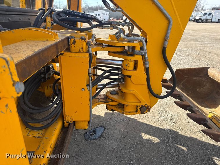 image for item EG2085 1995 JCB 210S backhoe