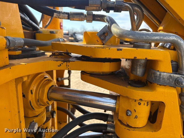 image for item EG2085 1995 JCB 210S backhoe