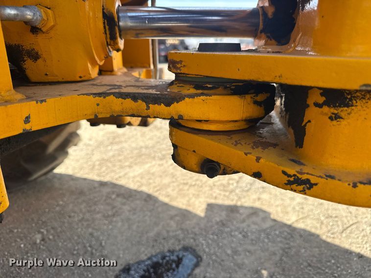 image for item EG2085 1995 JCB 210S backhoe