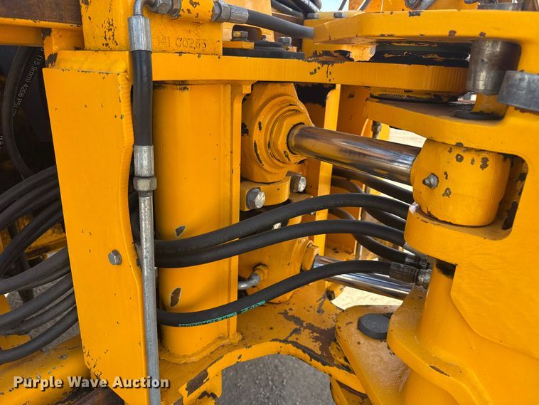 image for item EG2085 1995 JCB 210S backhoe
