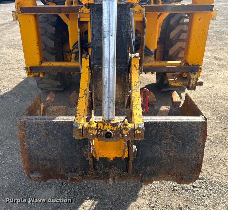 image for item EG2085 1995 JCB 210S backhoe