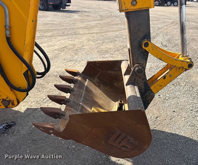 image for item EG2085 1995 JCB 210S backhoe