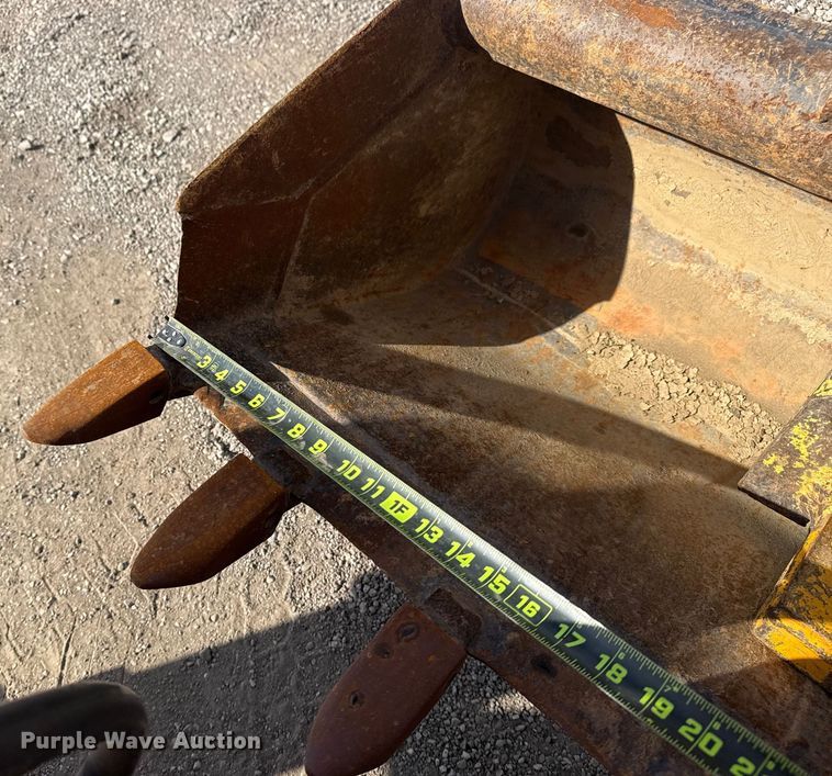 image for item EG2085 1995 JCB 210S backhoe