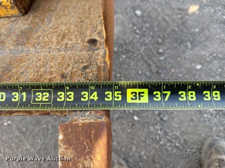 image for item EG2085 1995 JCB 210S backhoe