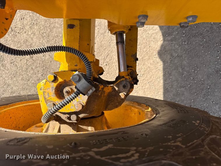 image for item EG2085 1995 JCB 210S backhoe