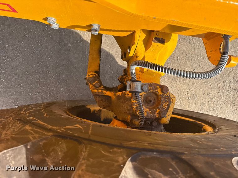 image for item EG2085 1995 JCB 210S backhoe