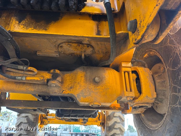 image for item EG2085 1995 JCB 210S backhoe