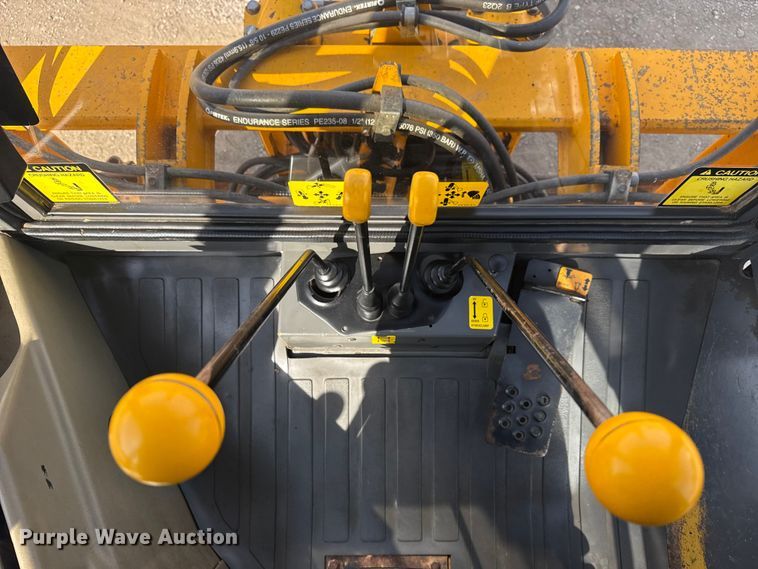 image for item EG2085 1995 JCB 210S backhoe