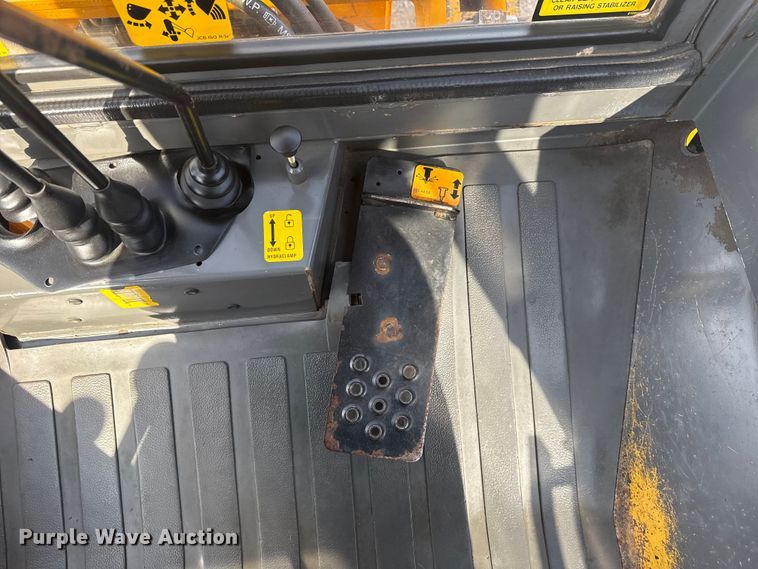 image for item EG2085 1995 JCB 210S backhoe