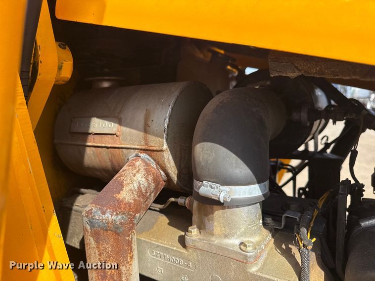 image for item EG2085 1995 JCB 210S backhoe