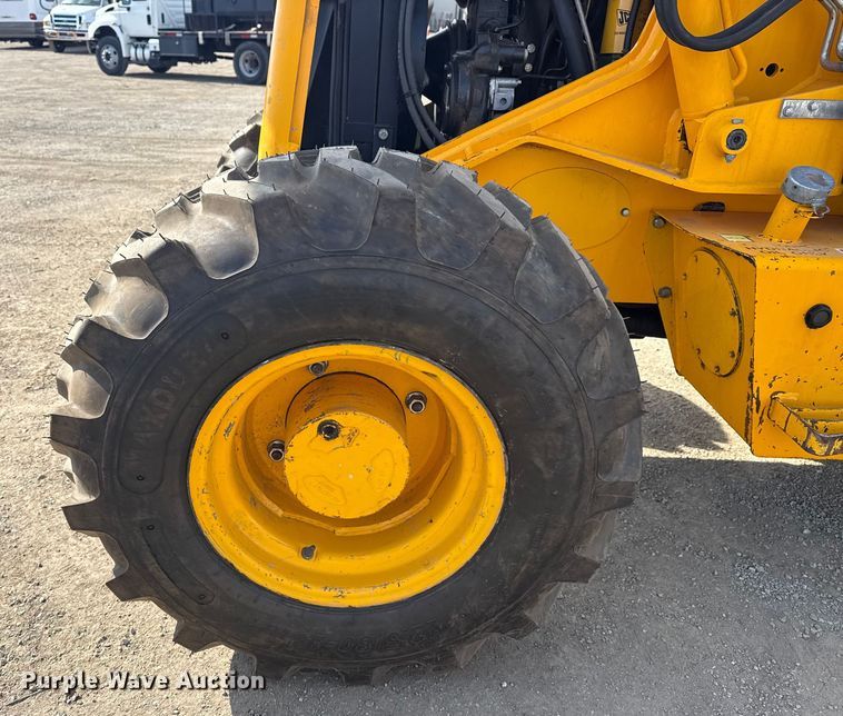 image for item EG2085 1995 JCB 210S backhoe