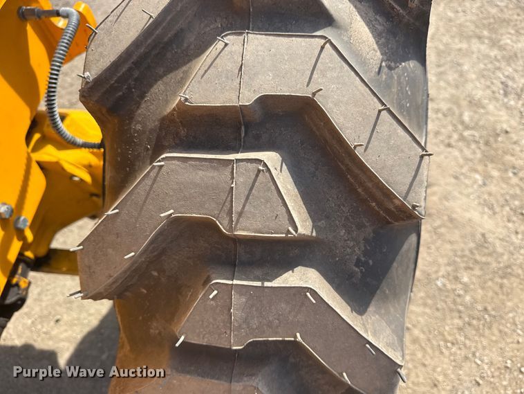 image for item EG2085 1995 JCB 210S backhoe