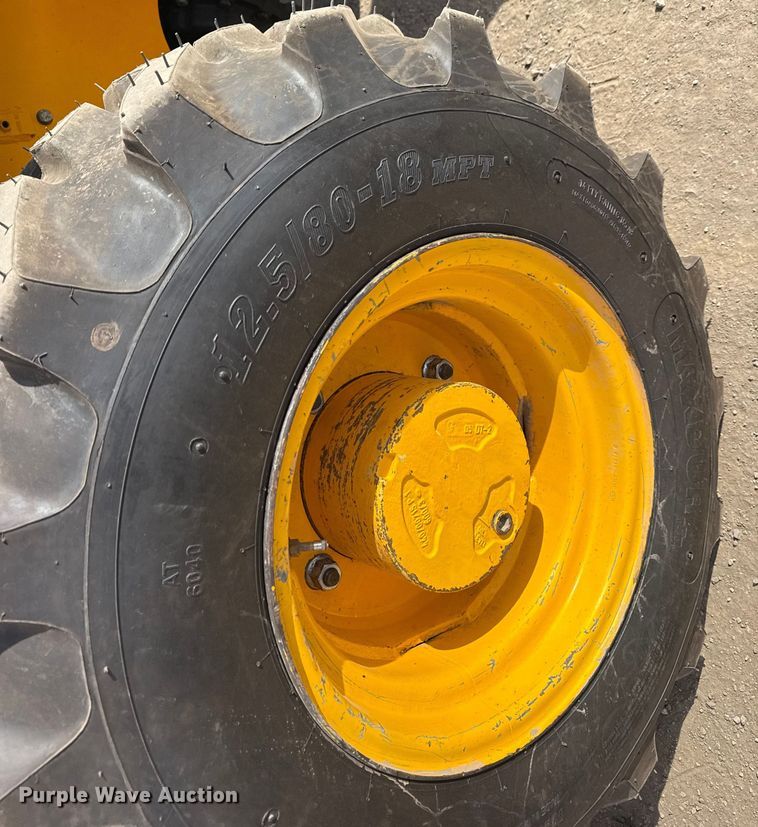 image for item EG2085 1995 JCB 210S backhoe