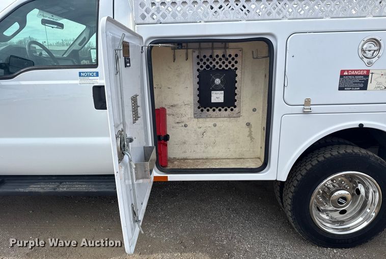 image for item EG2087 2012 Ford F450 Super Duty XL bucket truck