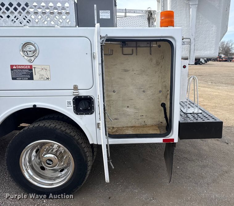 image for item EG2087 2012 Ford F450 Super Duty XL bucket truck