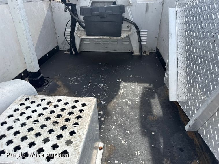 image for item EG2087 2012 Ford F450 Super Duty XL bucket truck