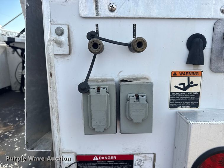 image for item EG2087 2012 Ford F450 Super Duty XL bucket truck