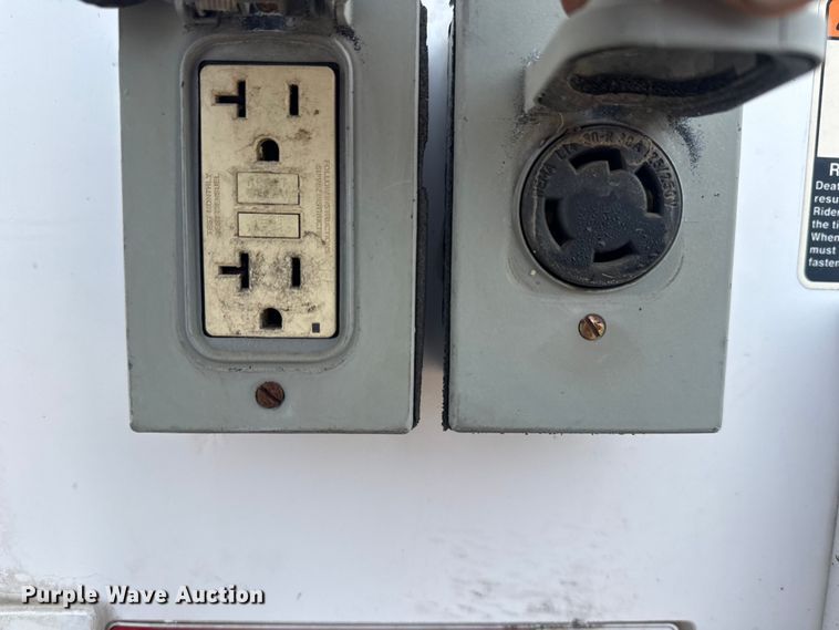 image for item EG2087 2012 Ford F450 Super Duty XL bucket truck