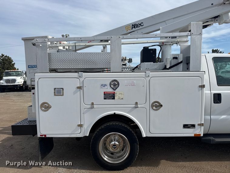 image for item EG2087 2012 Ford F450 Super Duty XL bucket truck