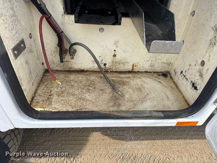 image for item EG2087 2012 Ford F450 Super Duty XL bucket truck