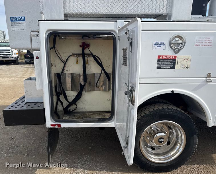 image for item EG2087 2012 Ford F450 Super Duty XL bucket truck