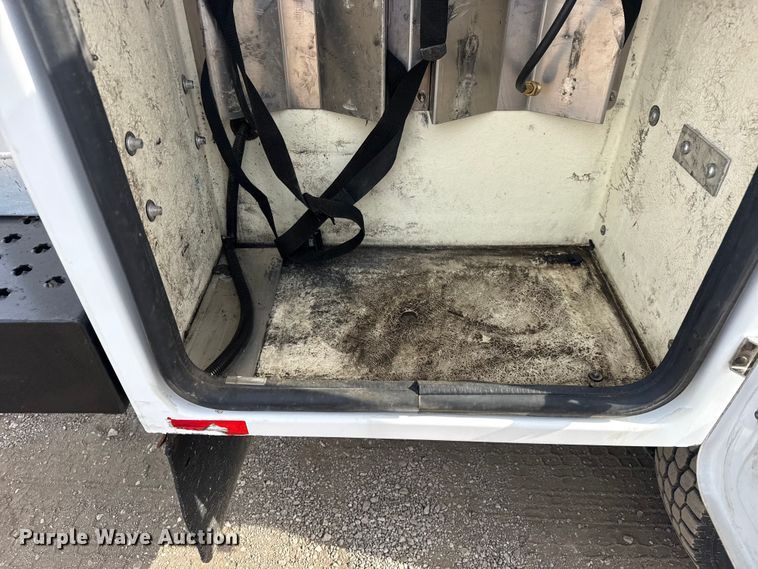 image for item EG2087 2012 Ford F450 Super Duty XL bucket truck