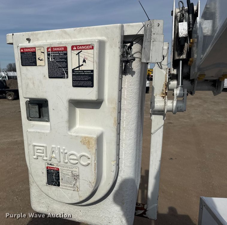 image for item EG2087 2012 Ford F450 Super Duty XL bucket truck