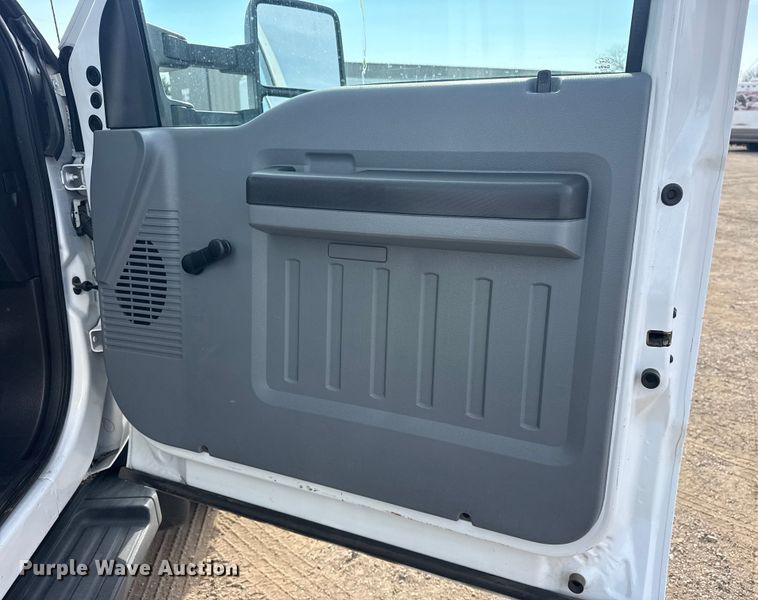 image for item EG2087 2012 Ford F450 Super Duty XL bucket truck