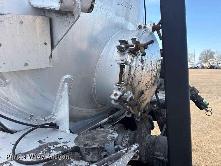 image for item EG2090 2014 Freightliner 114SD vacuum truck