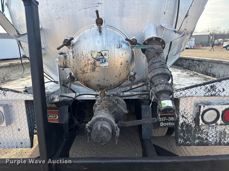 image for item EG2090 2014 Freightliner 114SD vacuum truck