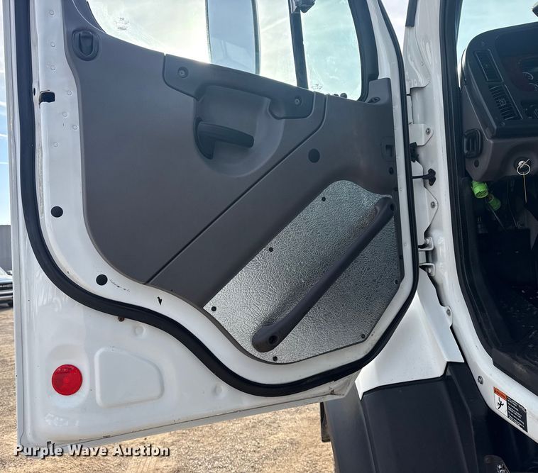 image for item EG2090 2014 Freightliner 114SD vacuum truck