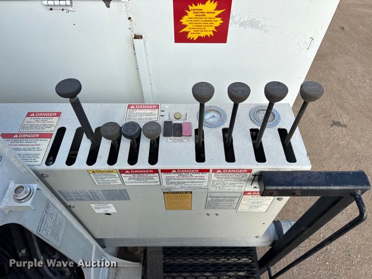 image for item EG2093 2012 Freightliner Business Class M2 crane truck