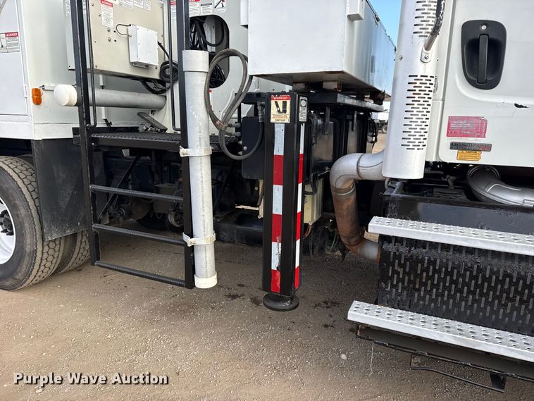 image for item EG2093 2012 Freightliner Business Class M2 crane truck