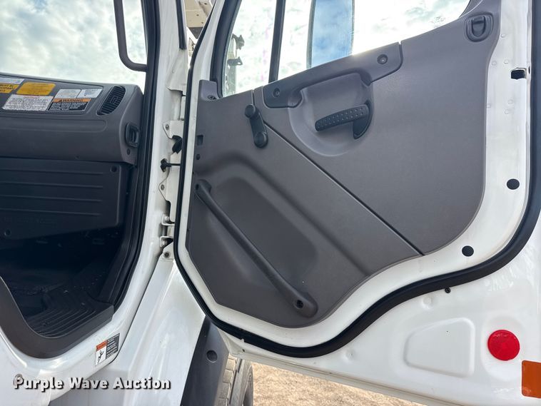 image for item EG2093 2012 Freightliner Business Class M2 crane truck