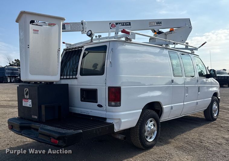 image for item EG2094 2010 Ford E350 van with bucket lift