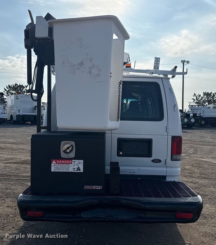 image for item EG2094 2010 Ford E350 van with bucket lift