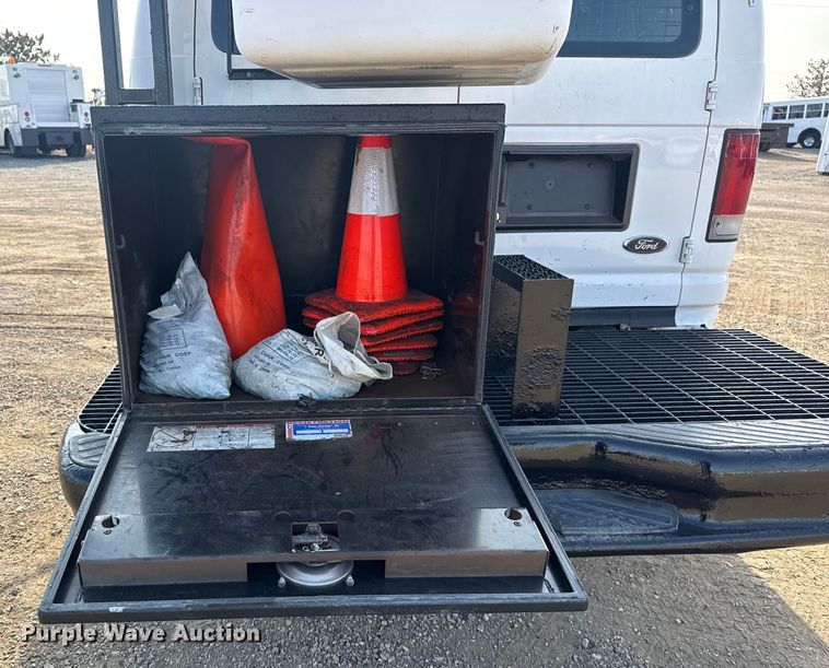 image for item EG2094 2010 Ford E350 van with bucket lift