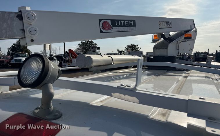 image for item EG2094 2010 Ford E350 van with bucket lift