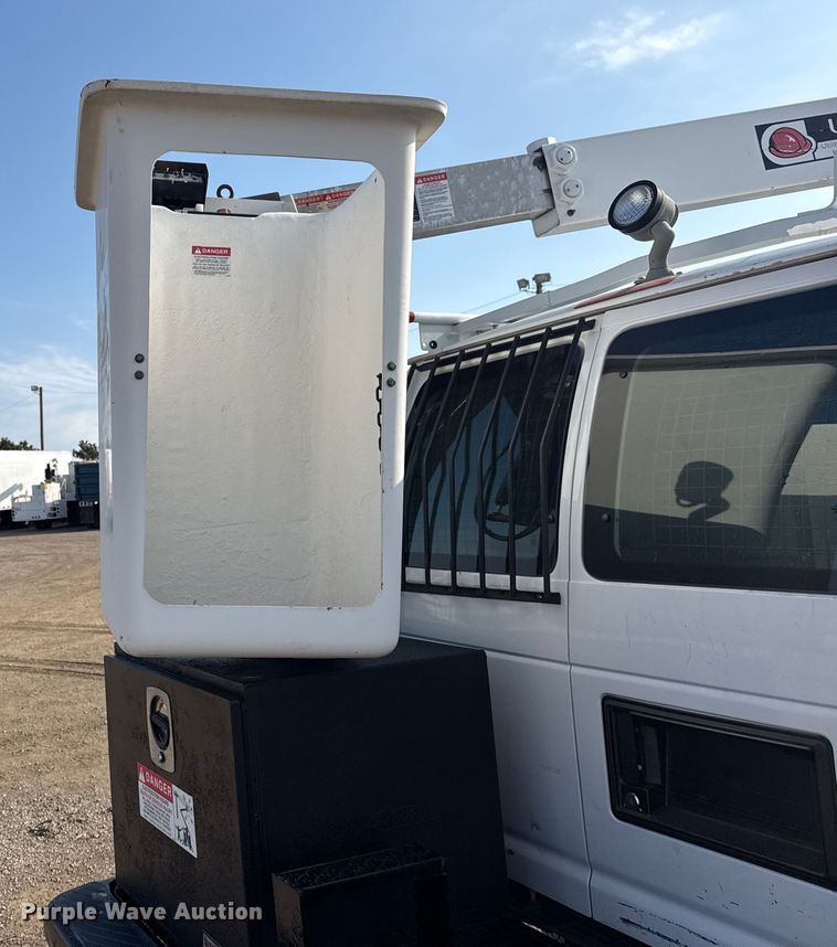 image for item EG2094 2010 Ford E350 van with bucket lift