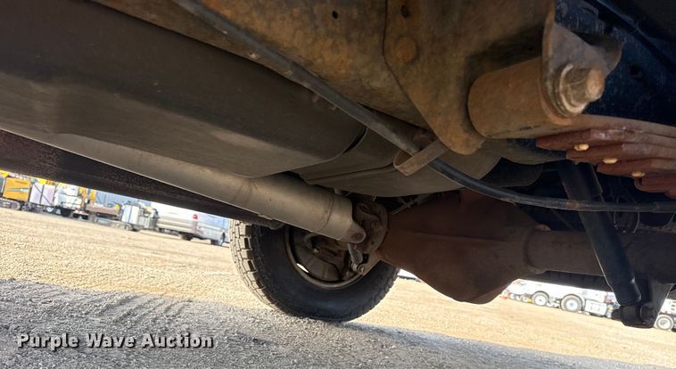 image for item EG2094 2010 Ford E350 van with bucket lift